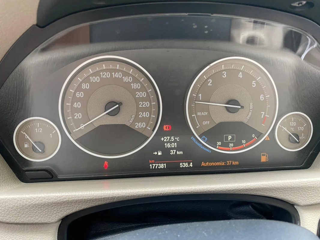 328i Luxury 2.0T automática TETO SOLAR + INTERNA CARAMELO 2012 - Imagem 9
