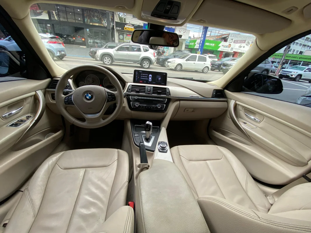 328i Luxury 2.0T automática TETO SOLAR + INTERNA CARAMELO 2012 - Imagem 7