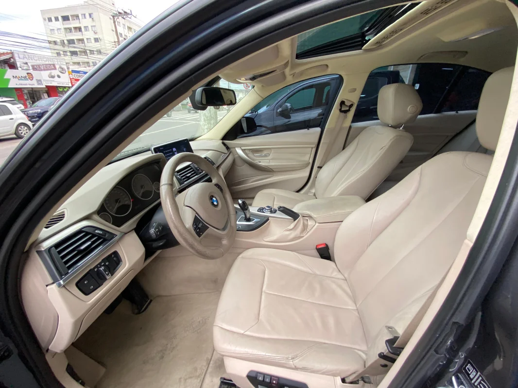 328i Luxury 2.0T automática TETO SOLAR + INTERNA CARAMELO 2012 - Imagem 10