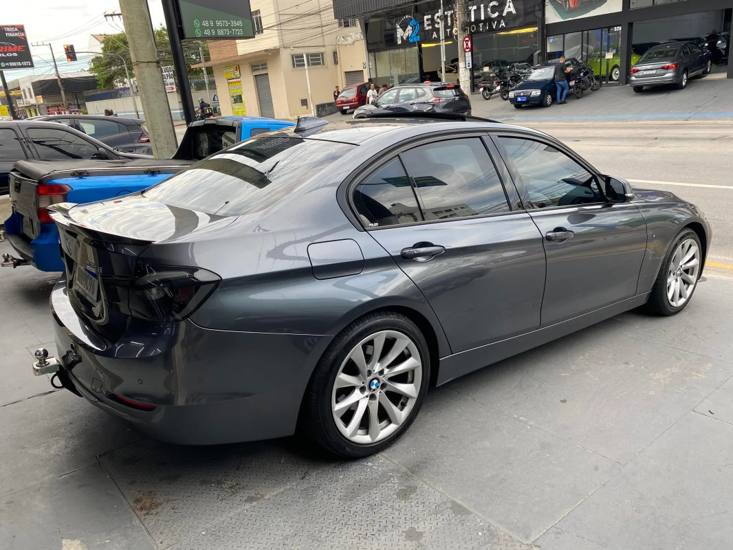 328i Luxury 2.0T automática TETO SOLAR + INTERNA CARAMELO 2012 - Imagem 5