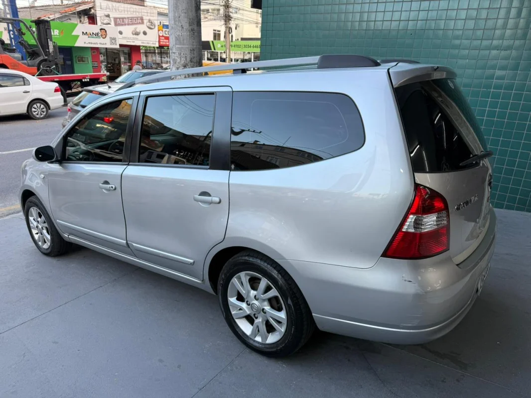 Grand Livina 1.8 completo manual 7 LUGARES GNV 2014 - Imagem 3