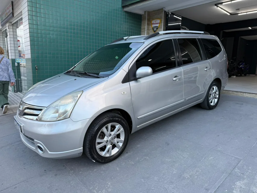 Grand Livina 1.8 completo manual 7 LUGARES GNV 2014 - Imagem 4