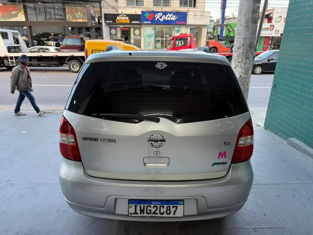 Grand Livina 1.8 completo manual 7 LUGARES GNV 2014 - Imagem 6