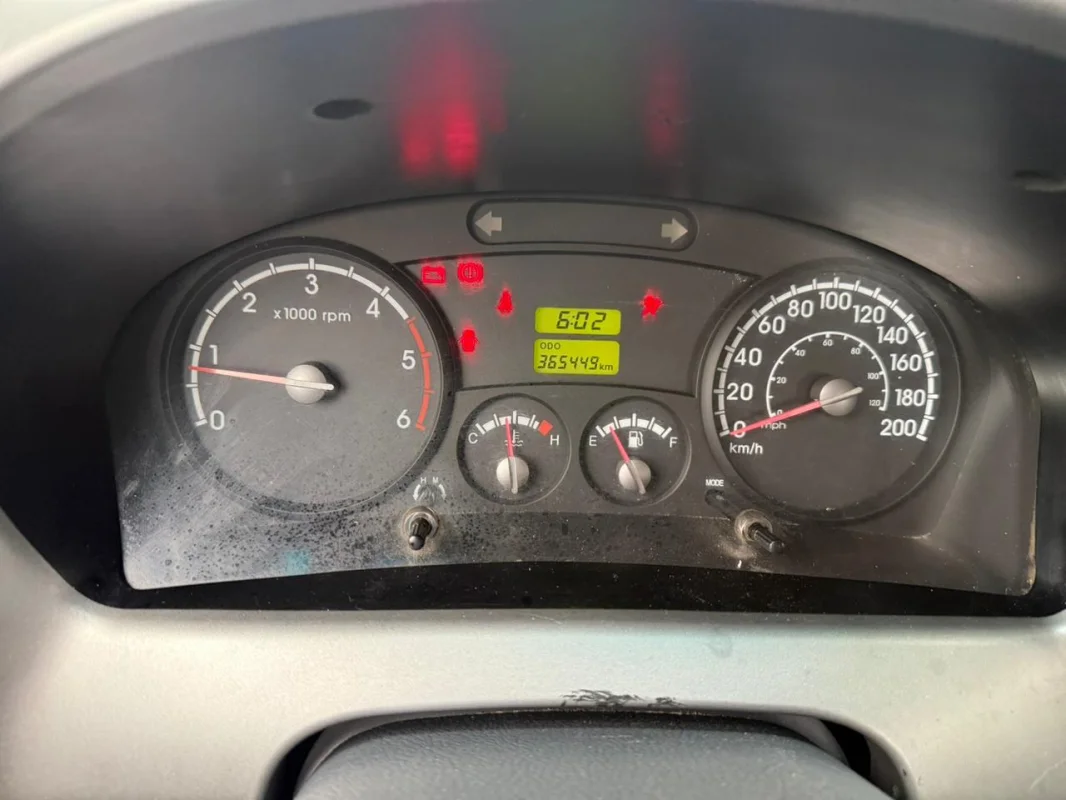 Bongo K-2500 2.5 4x2 c/ Direção hidráulica + vidro elétrico DIESEL 2015 - Imagem 9