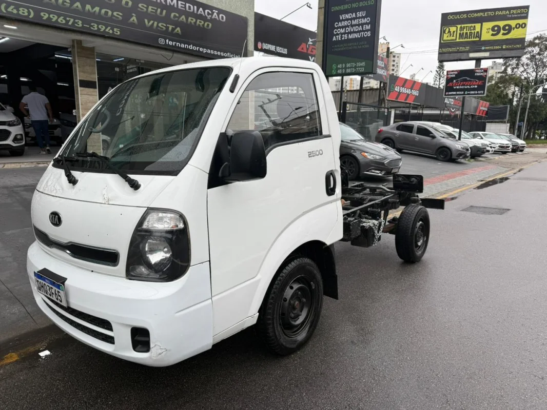 Bongo K-2500 2.5 4x2 c/ Direção hidráulica + vidro elétrico DIESEL 2015 - Imagem 4