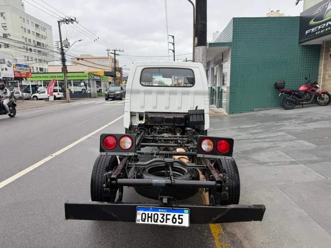 Bongo K-2500 2.5 4x2 c/ Direção hidráulica + vidro elétrico DIESEL 2015 - Imagem 5