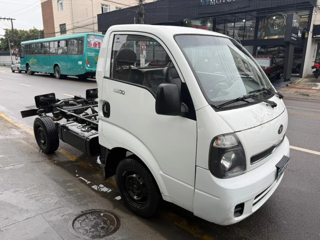 Bongo K-2500 2.5 4x2 c/ Direção hidráulica + vidro elétrico DIESEL 2015
