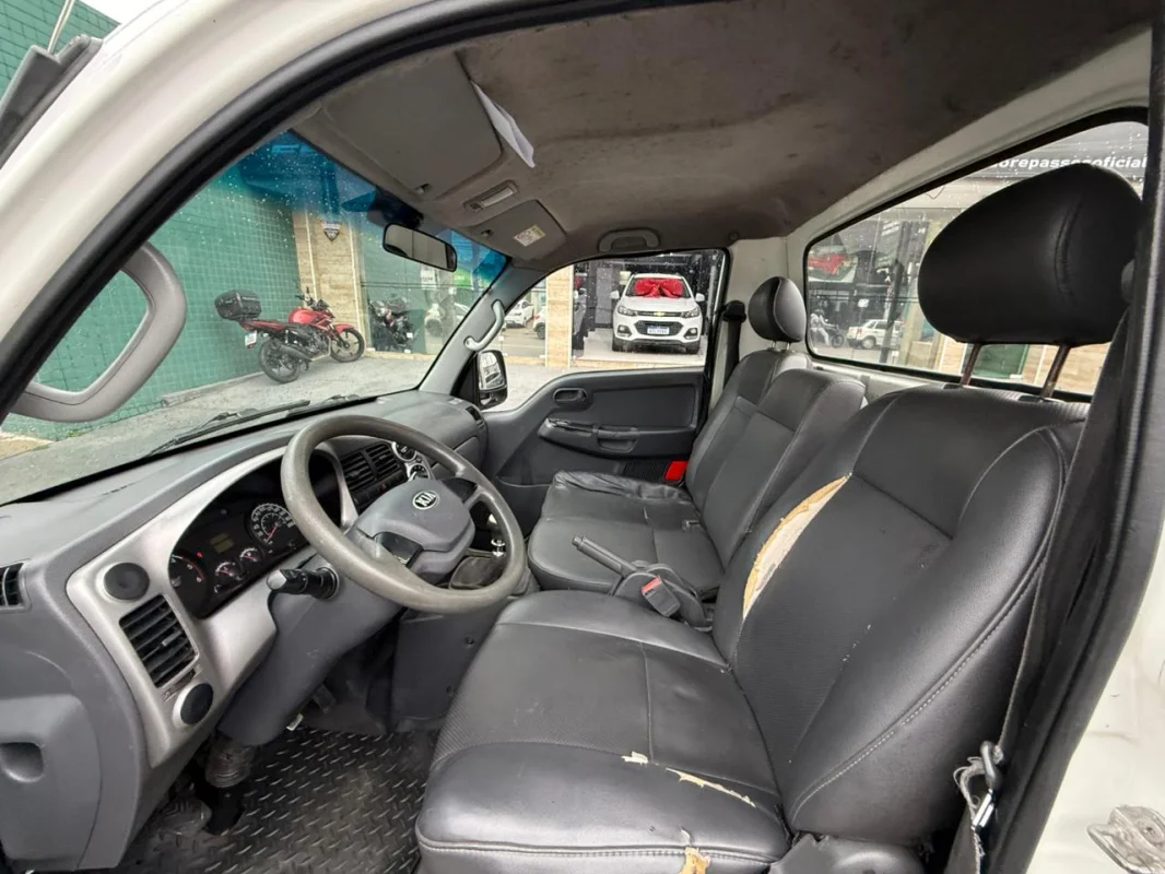 Bongo K-2500 2.5 4x2 c/ Direção hidráulica + vidro elétrico DIESEL 2015 - Imagem 8
