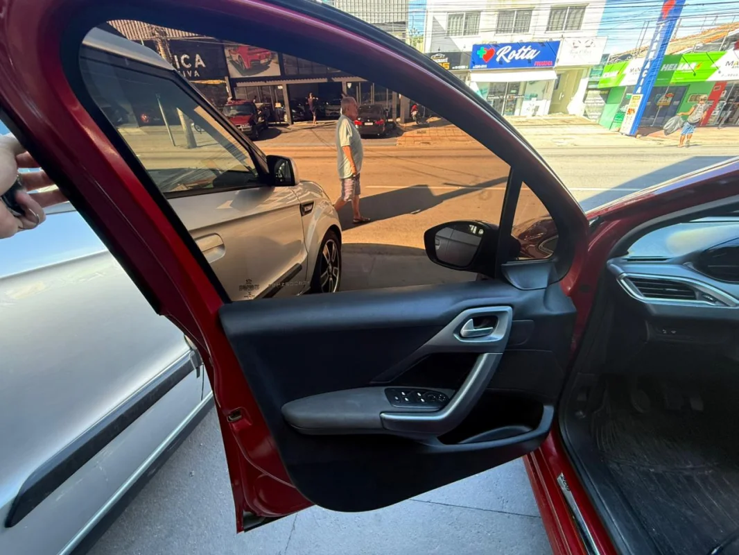 208 GRIFFE 1.6 completo manual TETO PANORÂMICO 2014 - Imagem 12