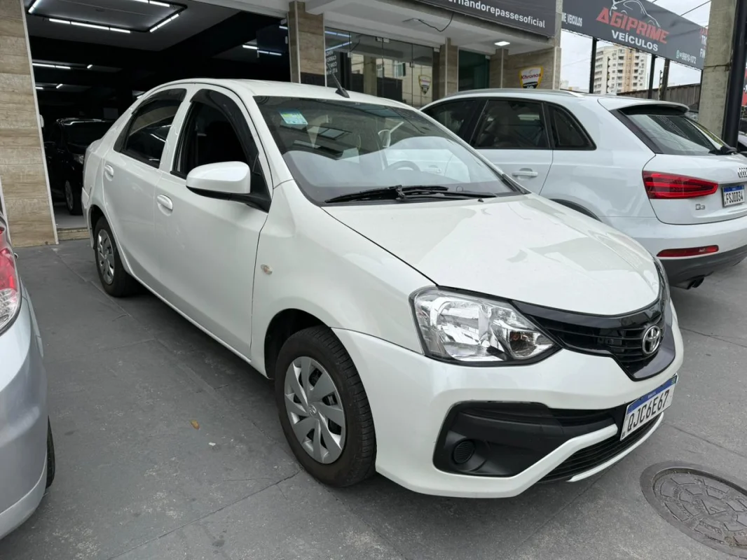 Etios x Sedan 1.5 completo manual GNV 2019