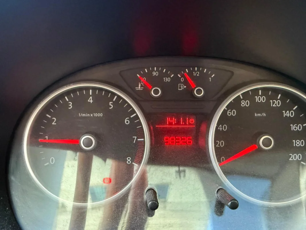 Voyage 1.0 c/ DIREÇÃO HIDRÁULICA E VIDRO ELÉTRICO manual 2012 - Imagem 9