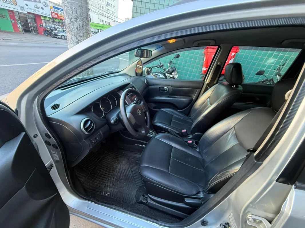 Livina SL 1.8 completo automático 2012 - Imagem 7