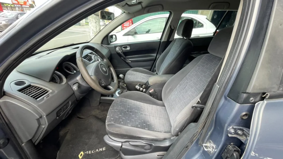 Megane Grand Tour Dynamic 1.6 Mec. Completa 2012 - Imagem 9