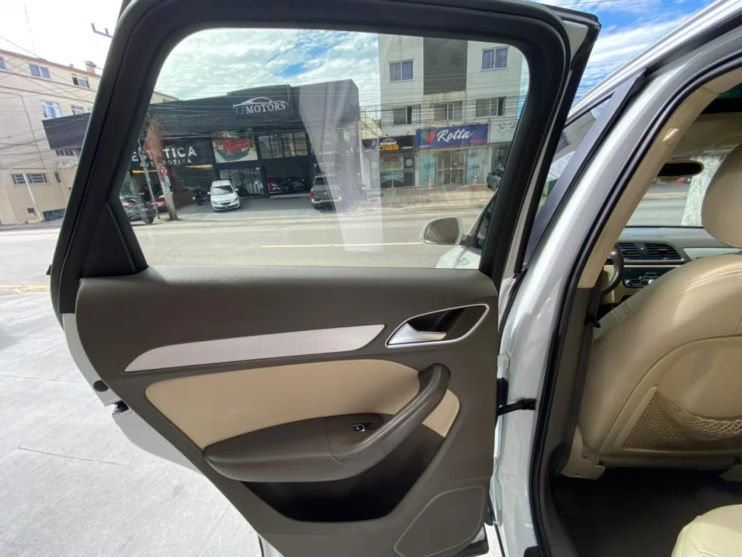 Q3 2.0 TFSI automática INTERNA CARAMELO + TETO SOLAR 2014  - Imagem 11