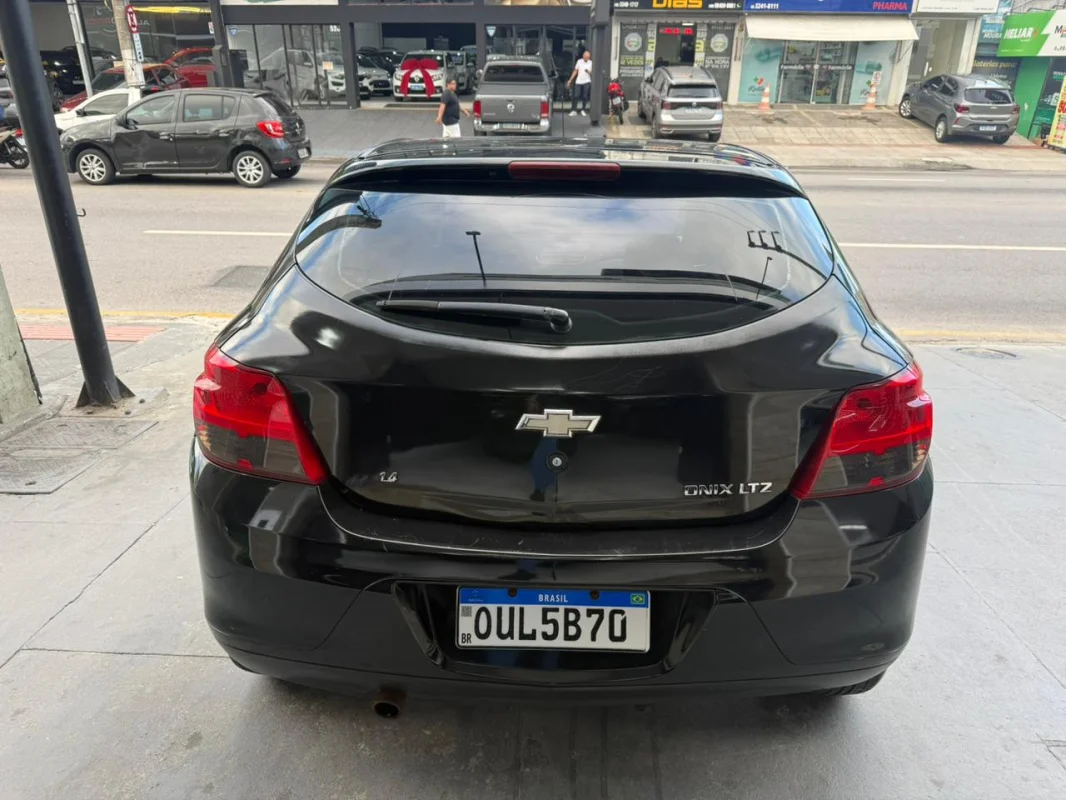 Onix LTZ 1.4 completo manual 2014 - Imagem 12