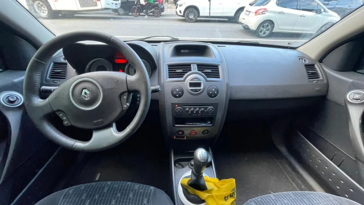 Megane Grand Tour Dynamic 1.6 Mec. 2012 - Imagem 7