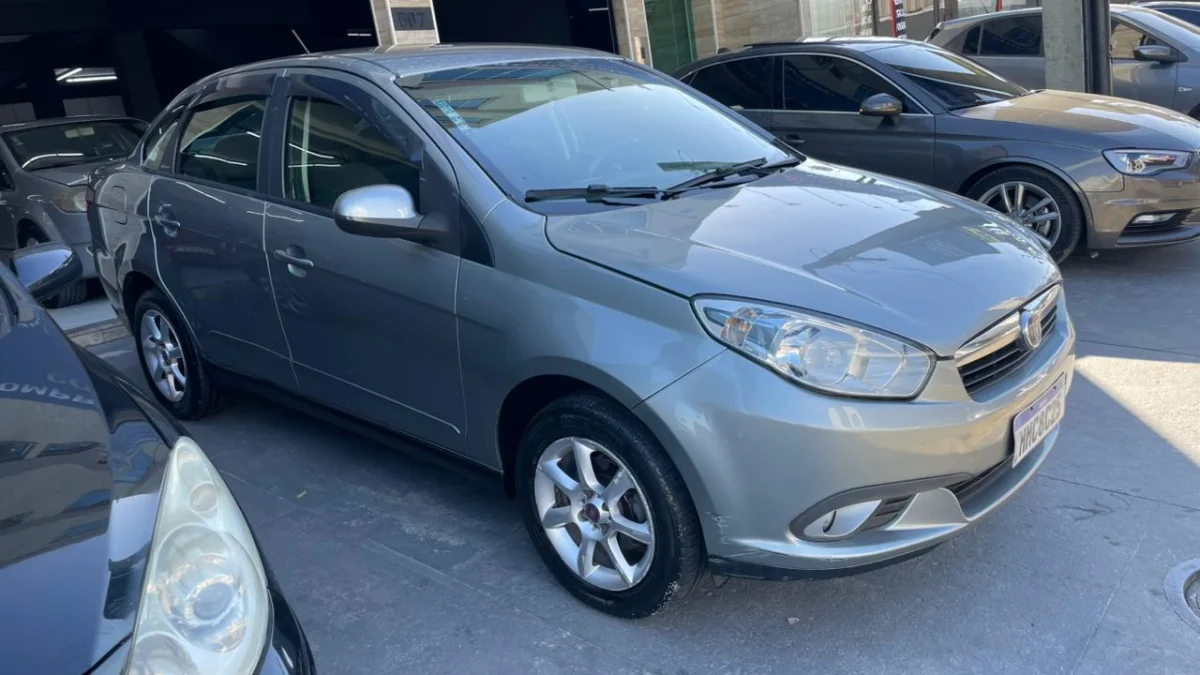 Grand Siena Atracttive 1.4 EVO Flex Mec. 2015 - Imagem 1
