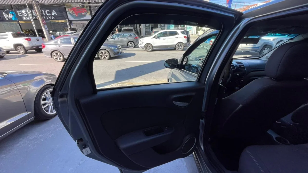 Grand Siena Atracttive 1.4 EVO Flex Mec. 2015 - Imagem 14