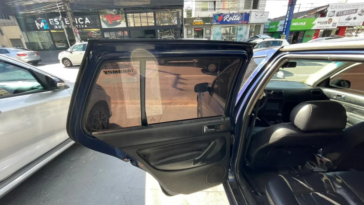 Golf 1.6 Mi/ Gener. Black & Silver Mec. 2002 - Imagem 4