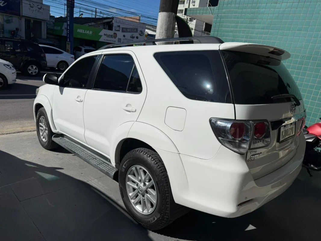 Hillux SW4 4x4 3.0 DIESEL completo automático 7LUGARES 2012 - Imagem 3