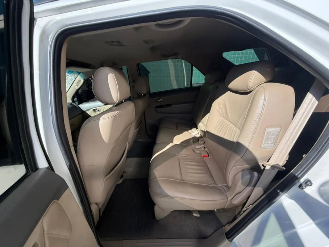 Hillux SW4 4x4 3.0 DIESEL completo automático 7LUGARES 2012 - Imagem 9