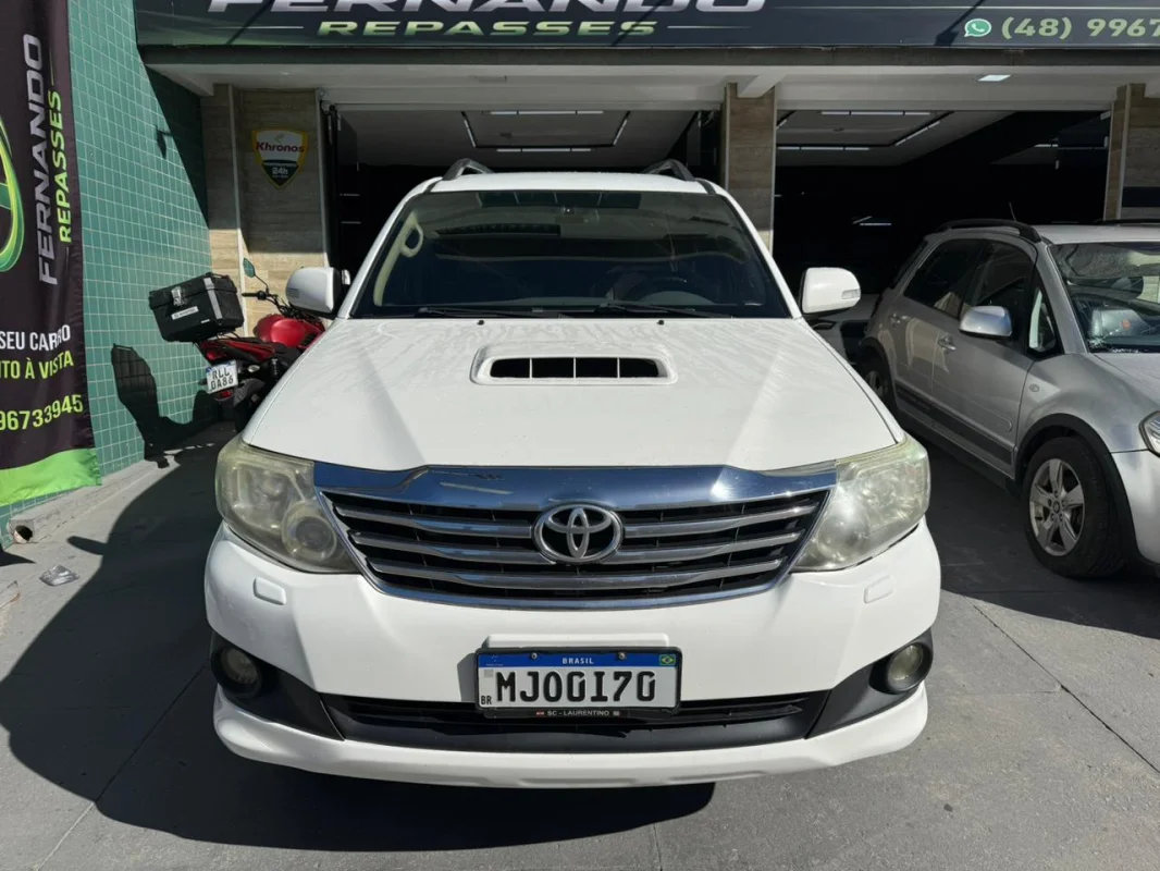 Hillux SW4 4x4 3.0 DIESEL completo automático 7LUGARES 2012 - Imagem 2