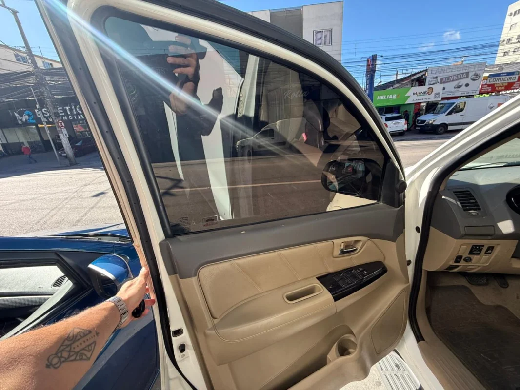 Hillux SW4 4x4 3.0 DIESEL completo automático 7LUGARES 2012 - Imagem 13
