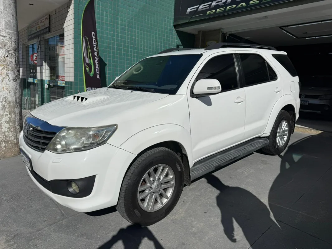 Hillux SW4 4x4 3.0 DIESEL completo automático 7LUGARES 2012 - Imagem 4