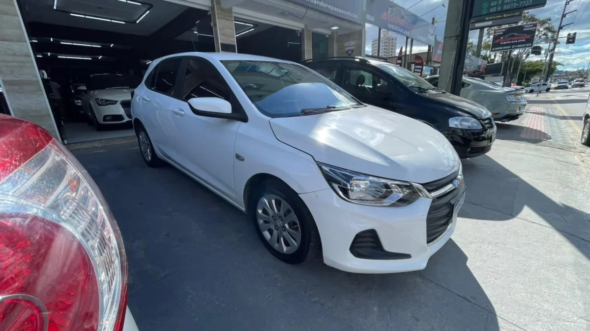 Onix Hatch 1.0 LT Flex Completo Mec. 2020