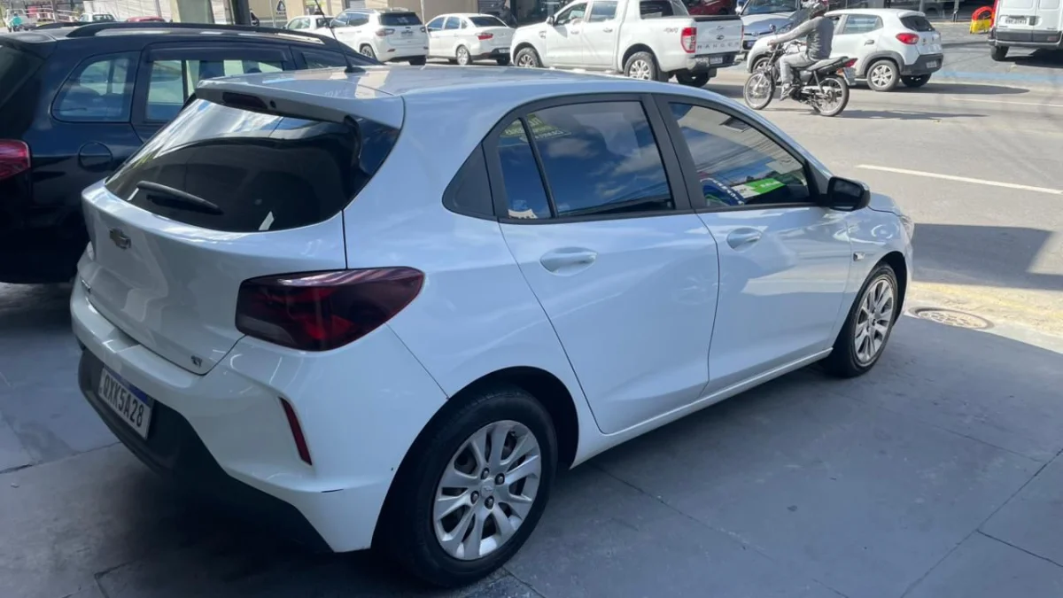 Onix Hatch 1.0 LT Flex Completo Mec. 2020 - Imagem 3