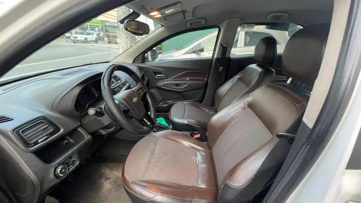 COBALT LTZ 1.8 Flex GNV Mec. 2017 - Imagem 10