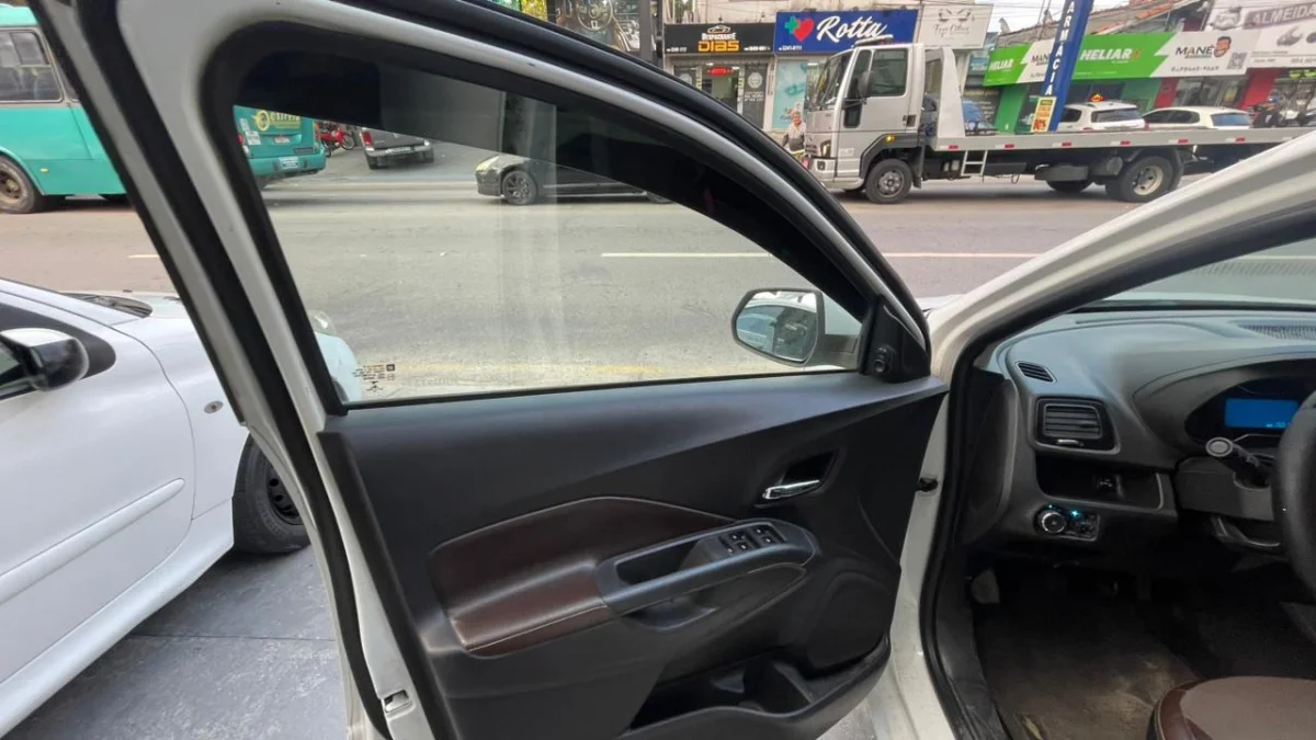 COBALT LTZ 1.8 Flex GNV Mec. 2017 - Imagem 11