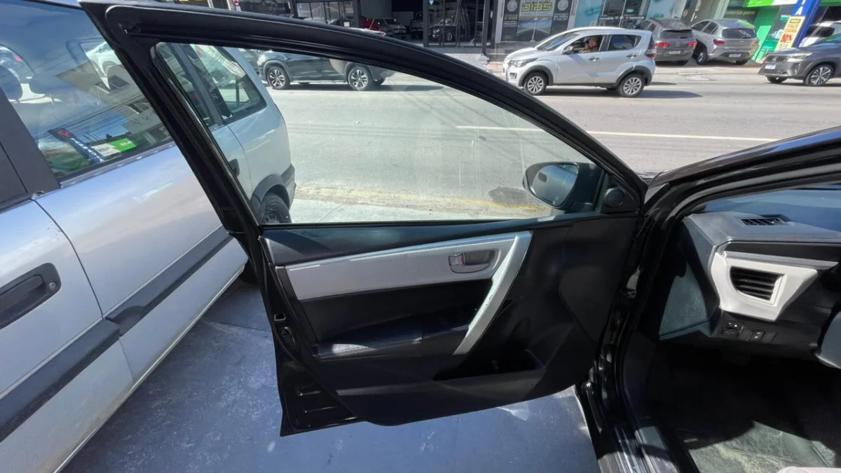 Corolla GLI 1.8 Aut. 2017 - Imagem 10
