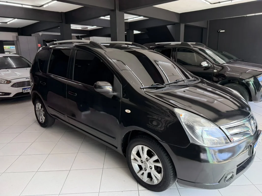 Livina SL 1.8 completo automático 2013