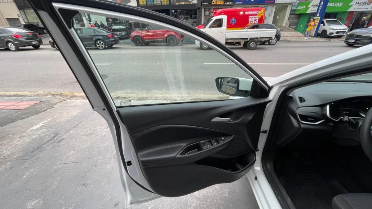 Onix LT2 1.0 Mec. Completo 2023 - Imagem 11