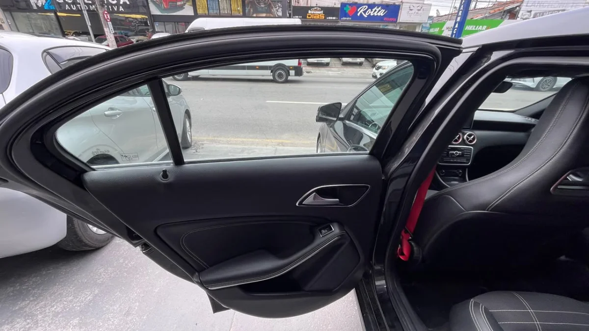 Mercedes Classe A 200 Urban 1.6 Aut. 2014 - Imagem 13