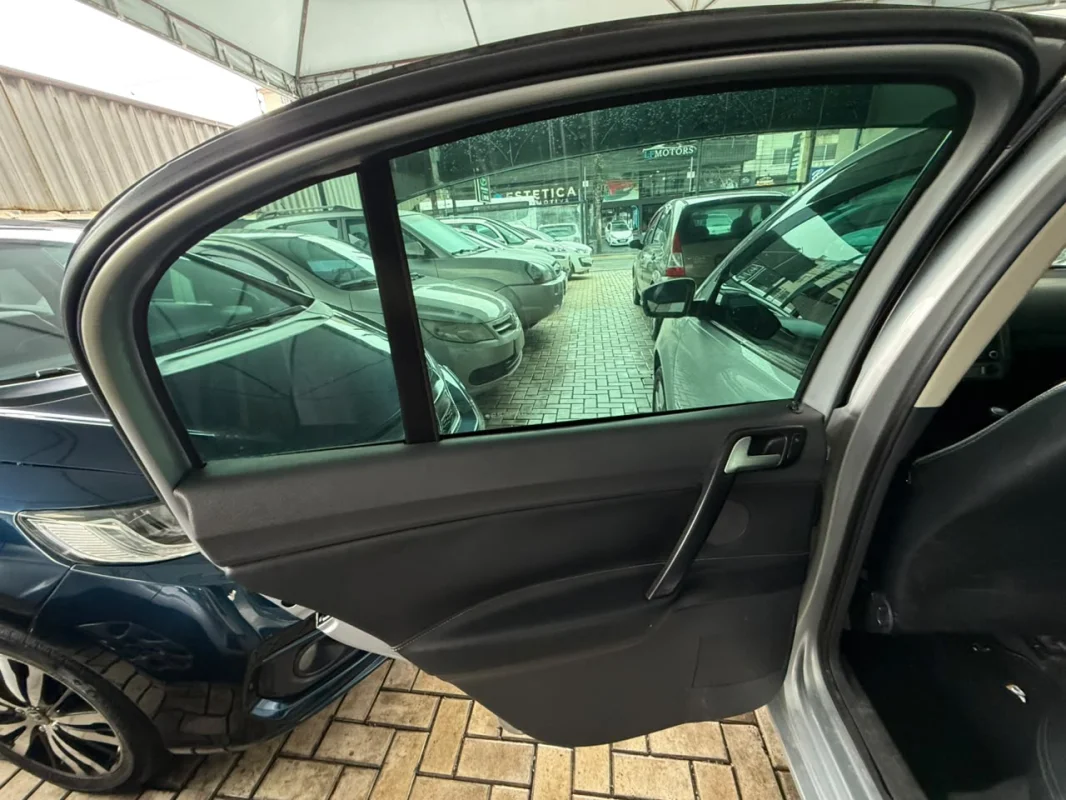 Polo sedan Comfort 2.0 Completo Manual GNV 2013 - Imagem 11