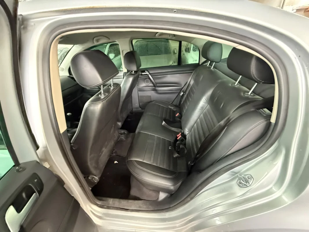 Polo sedan Comfort 2.0 Completo Manual GNV 2013 - Imagem 8
