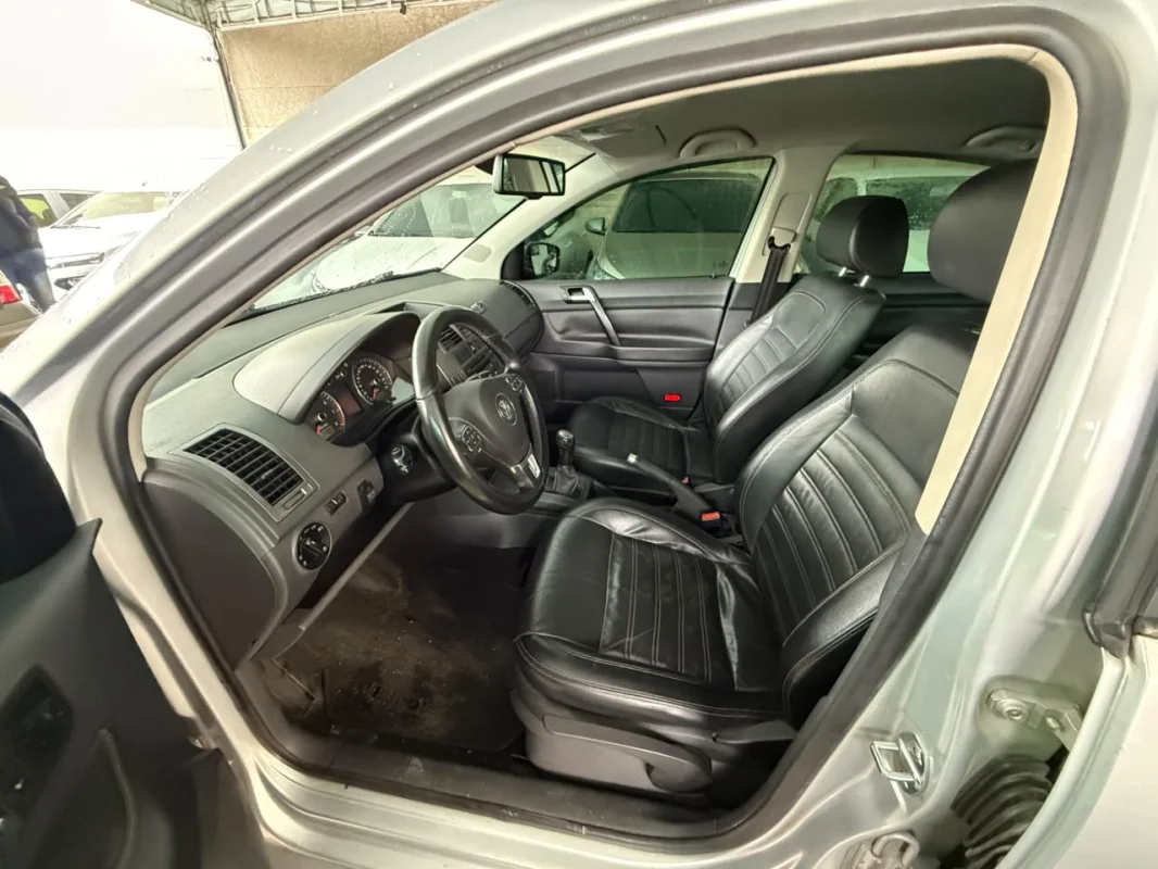 Polo sedan Comfort 2.0 Completo Manual GNV 2013 - Imagem 9