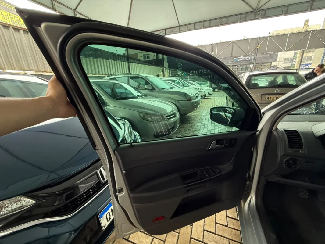 Polo sedan Comfort 2.0 Completo Manual GNV 2013 - Imagem 13