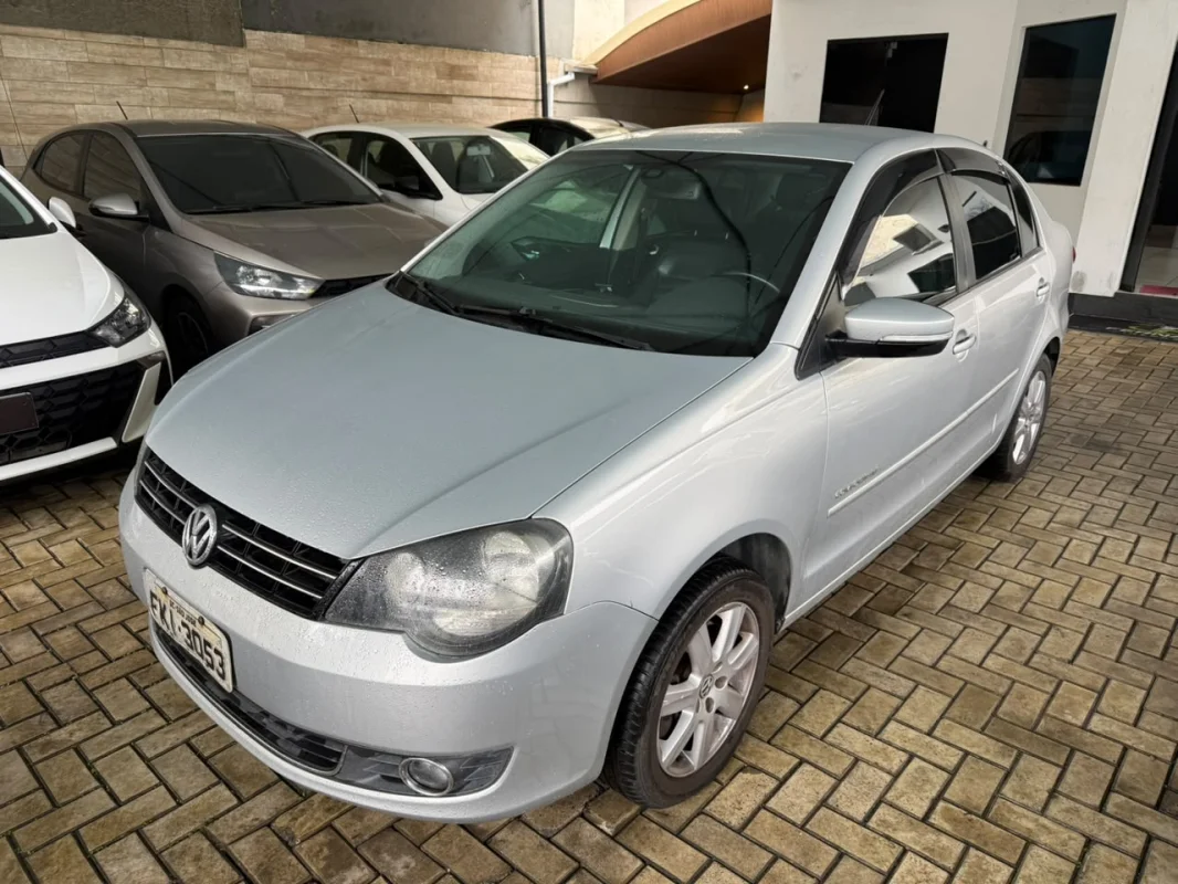 Polo sedan Comfort 2.0 Completo Manual GNV 2013 - Imagem 4