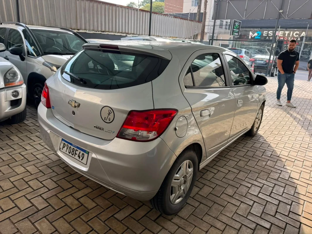 Onix Hatch Joy 1.0 Mec. 2017 - Imagem 3