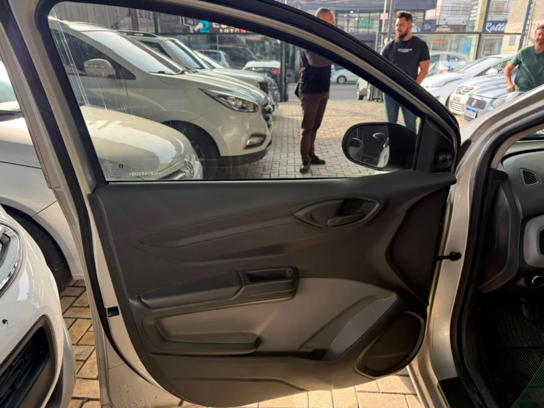 Onix Hatch Joy 1.0 Mec. 2017 - Imagem 14