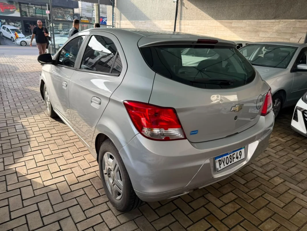 Onix Hatch Joy 1.0 Mec. 2017 - Imagem 5