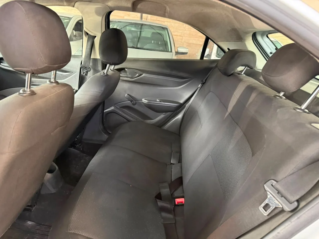 Onix Hatch Joy 1.0 Mec. 2017 - Imagem 8