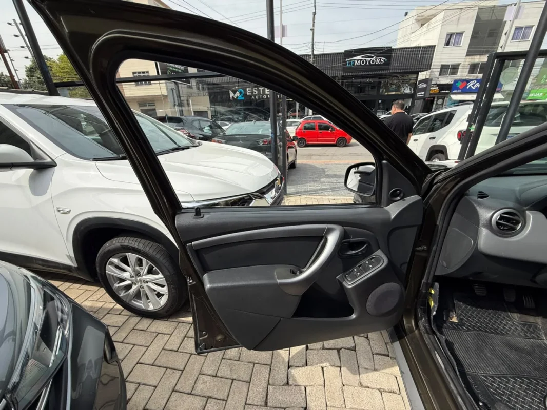 Duster expression 1.6 Completo Manual 2015 - Imagem 11