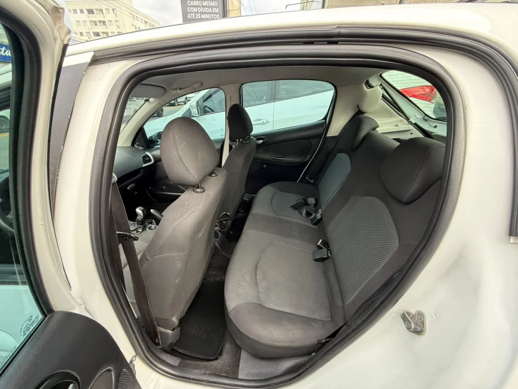 207 XR 1.4 Completo Manual 2013 - Imagem 8