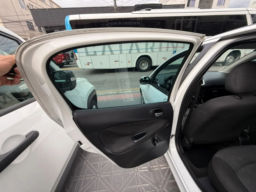 207 XR 1.4 Completo Manual 2013 - Imagem 13