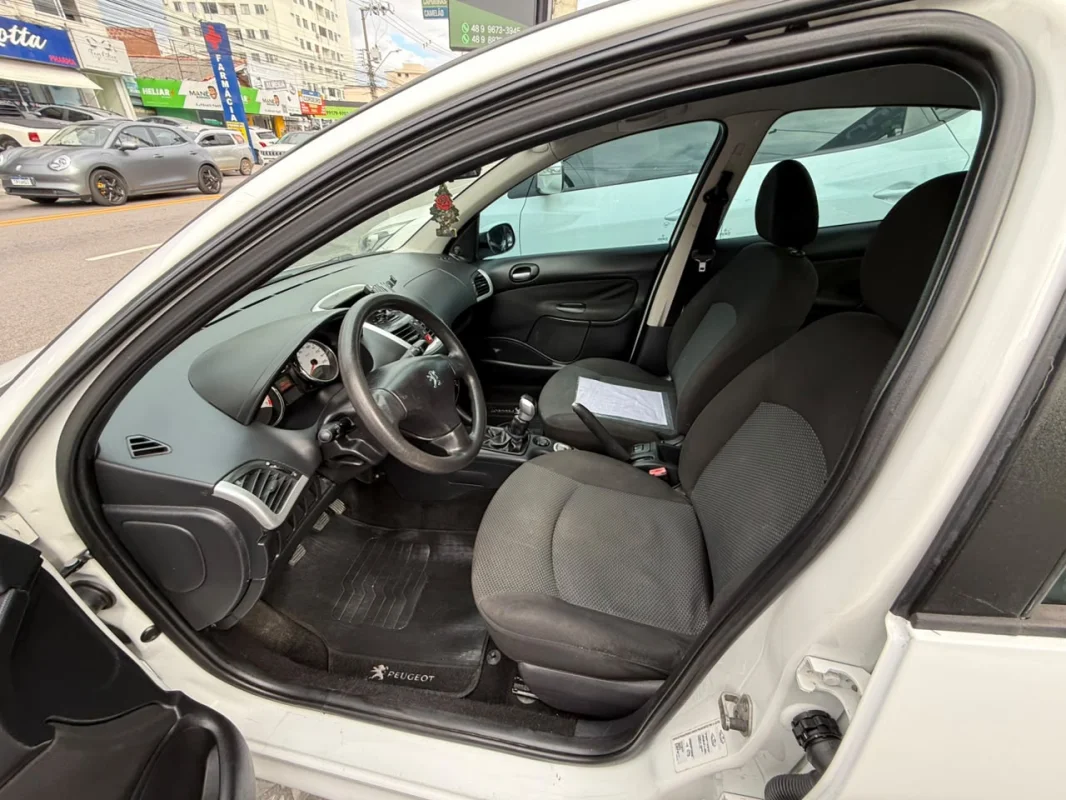 207 XR 1.4 Completo Manual 2013 - Imagem 9