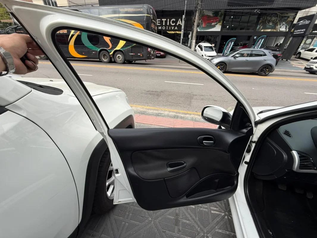 207 XR 1.4 Completo Manual 2013 - Imagem 11